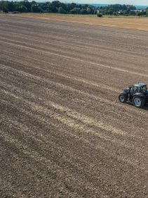 Kverneland u-drill, universal seed drill combination - seedbed preparation and levelling