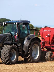 Kverneland u-drill, universal seed drill combination - seedbed preparation and levelling