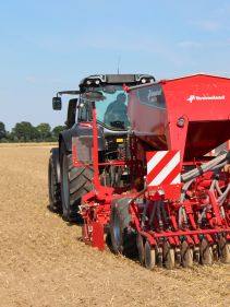 Kverneland u-drill, universal seed drill combination - seedbed preparation and levelling