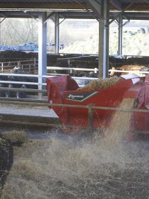 Bale Choppers - Feeders, Kverneland 864, provides more capacity and increased blowing performance during operation