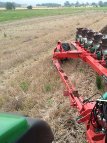 Kverneland PN RN easy to adjust and cost efficient ploughing,  semi-mounted reversible plough