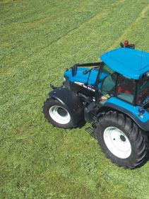 Kverneland 2500 H, hydraulic suspension and direct drive cutterbar for improved performance on field