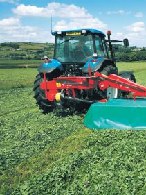 Kverneland 2500 H, hydraulic suspension and direct drive cutterbar for improved performance on field