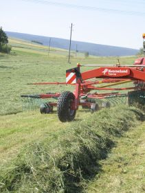 Double Rotor Rakes - Kverneland 9580 C - 9584 C - 9590 C Hydro, heavy duty rakes which performs in the toughest conditions