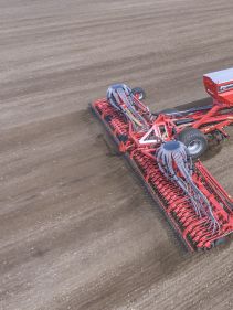 Kverneland DG2 High Capacity Pneumatic Seed Drill, superior depth control and high performance on field