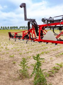 Kverneland iXter B mounted sprayer with 1000-1800 litre tanks and 15-30 metre booms, featuring iXspray, iXclean Pro, and iXflow-E for precision farming. Now with Skai camera system for the Benelux market.