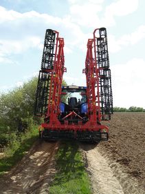Seedbed Cultivators - Kverneland TLF performs precise depth control during operation on field