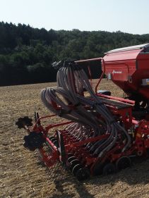 Kverneland e-drill maxi pluss, combined grain and fertilizer model