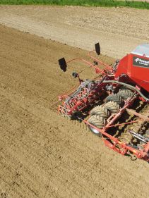 Kverneland u-drill, universal seed drill combination - seedbed preparation and levelling