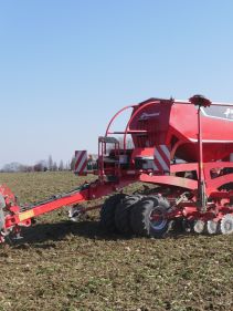 Kverneland u-drill, universal seed drill combination - seedbed preparation and levelling