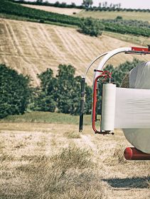 Bale Wrappers - VICON BW 2250, wrap on the move with easy and gentle self-loading of the bales