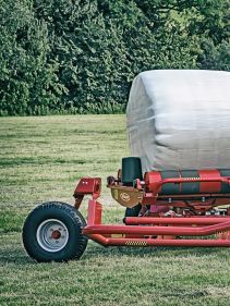 Bale Wrappers - VICON BW 2400, trailed wrapper produced for smaller tractors and is very ease to operate