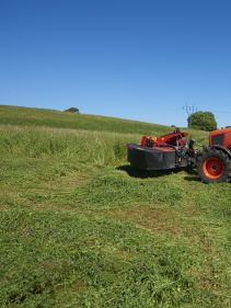 Plain Mowers - VICON EXTRA 324F ALPIN - FRONT MOUNTED ALPINE DISC MOWER, made for mountain regions and hilly conditions with its stable gravity point and excellent visibility