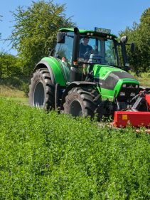 Plain Mowers - Vicon EXTRA 332XF, designed for narrow swathing and wide spreading, first front disc mower with with an actively driven swath former