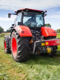 Plain Mowers - VICON EXTRA 432H - 436H - 440H - REAR MOUNTED DISC MOWERS, a disc mower with hydraulic suspension and high performance during field operation