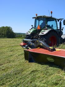 Plain Mowers - VICON EXTRA 328 - 332 - 336 - 340 - REAR MOUNTED DISC MOWERS, vertical and safe transportation, attractive for smaller farms