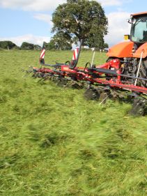 mounted tedders - VICON FANEX 554-684-764-904-1124, Central adjustment for border spreading keeping the crop inside the field.