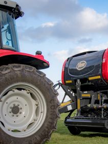 Fixed Chamber round balers - VICON RF 4225, maximal capacity in all crop conditions, the system ensures maximal bale rotation