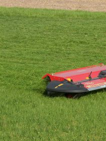 Mower Conditioners - VICON EXTRA 624T - 628T/R - 632T FARMER, tine conditiong with hydraulic spring adjustments also slim design for efficient during operation