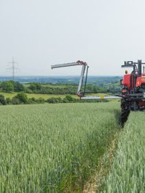 Kverneland iXter A, mounted spray tank, simple but powerfull on field