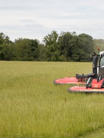 Mower Conditioners - VICON EXTRA 7100T VARIO - 7100R VARIO - EFFICIENT BUTTERFLY MOWER COMBINATION, outstanding performance with new QuattroLink suspension