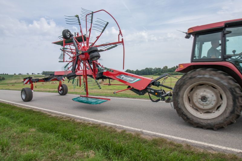 Double rotor rakes - Kverneland 9670, operating comfort, flexible and compact during transport and storage