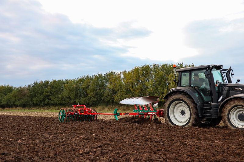 Kverneland 2300 S Providing the best soil preparation, with great range of accessories