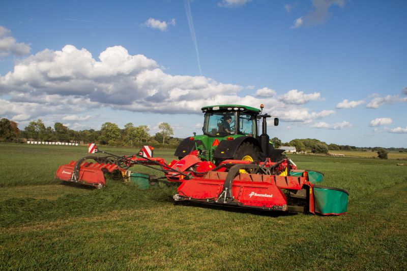 Mower Conditioners - Kverneland 53100 BX, QuattroLink suspension, hydraulic adjustment, BX belt solution and butterfly mower combination