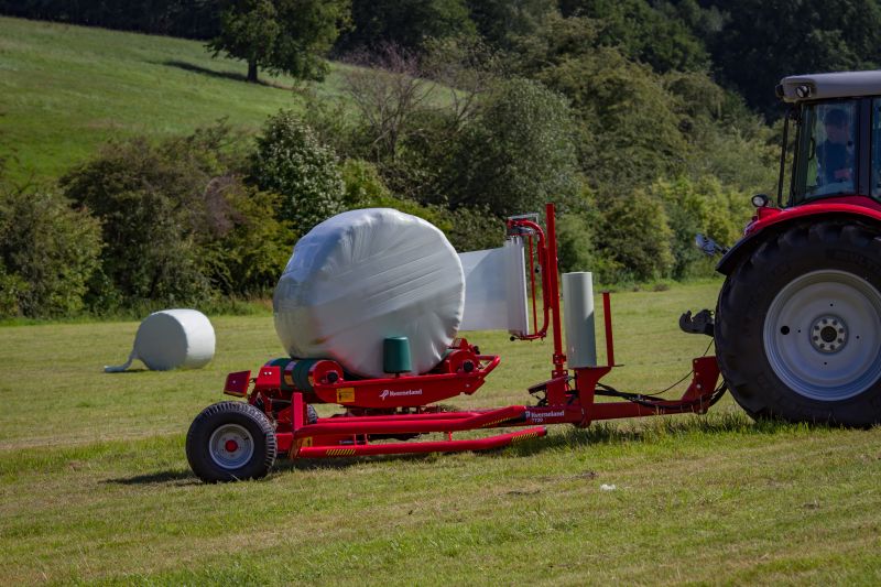 Round Bale Wrappers - Kverneland 7730, made for smaller tractors but still fully atuomatic