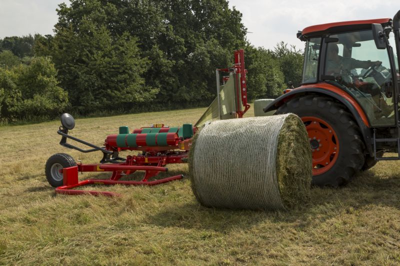 Round Bale Wrappers - Kverneland 7730, made for smaller tractors but still fully atuomatic