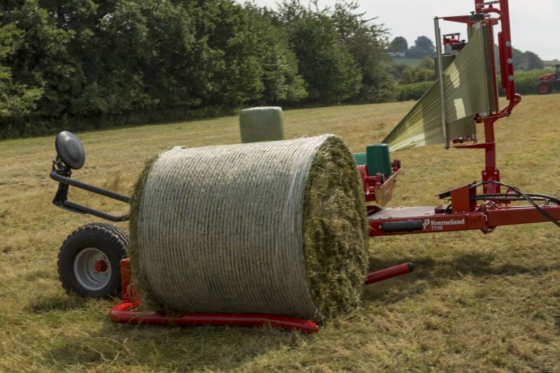 Round Bale Wrappers - Kverneland 7730, made for smaller tractors but still fully atuomatic