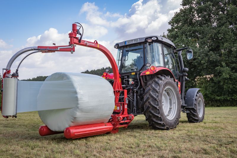 Round Bale Wrappers - Kverneland 7820, gently self-loading system and can wrap on the move so it operates effectively