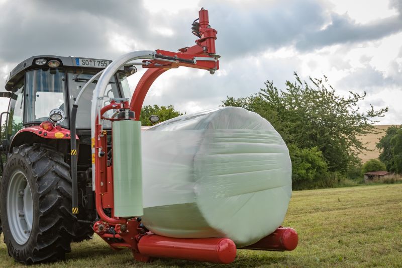 Round Bale Wrappers - Kverneland 7820, gently self-loading system and can wrap on the move so it operates effectively