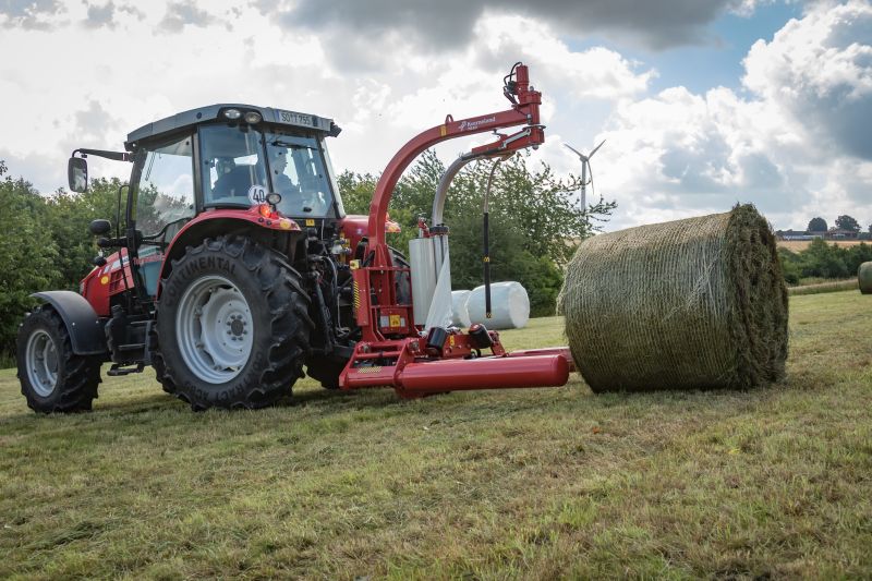 Round Bale Wrappers - Kverneland 7820, gently self-loading system and can wrap on the move so it operates effectively