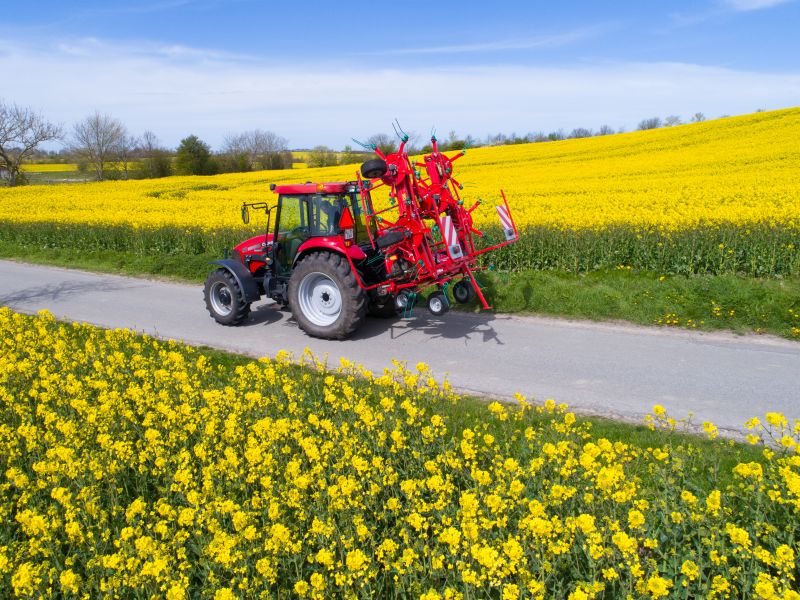 Kverneland 8460 - 8480, compact transported by tractor