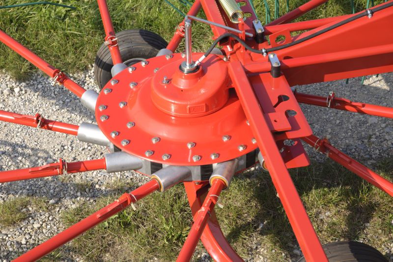 Single Rotor Rakes - Kverneland 9542 - 9546, high performance single rake designed to last for a long time
