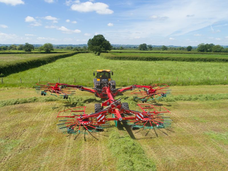 Four Rotor Rakes - Kverneland 97150 C, optimal ground pressure with high output and capacity