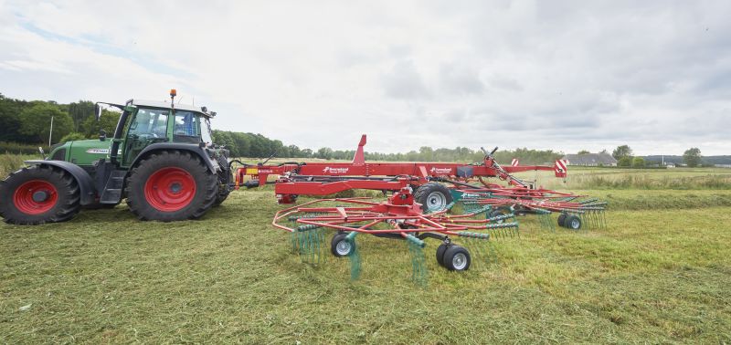 Four Rotor Rakes - Kverneland 97150 C, optimal ground pressure with high output and capacity