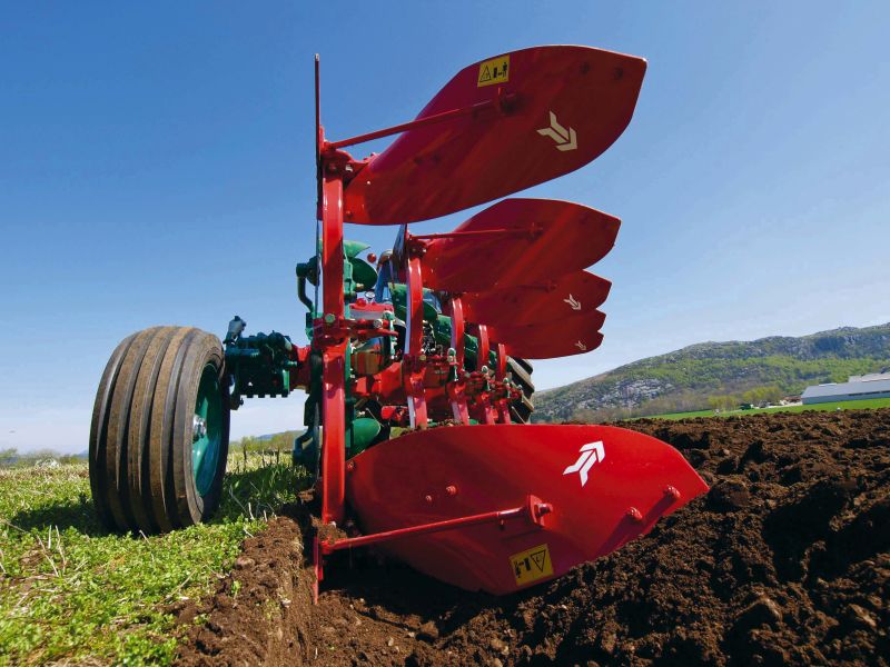 Reversible Mounted Ploughs - Kverneland ES-LS, unique steel treatment provides great life time and makes it easy in use during operation