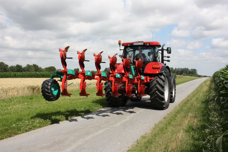 Kverneland Ecomat compact while travelling above ground, dragged by tractor