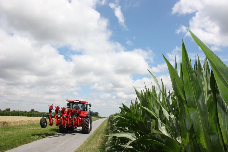 Kverneland Ecomat compact while travelling above ground, dragged by tractor