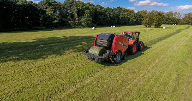 Fixed Chamber Baler-Wrapper combinations - FastBale Kverneland, operating super efficiently and non stop on field