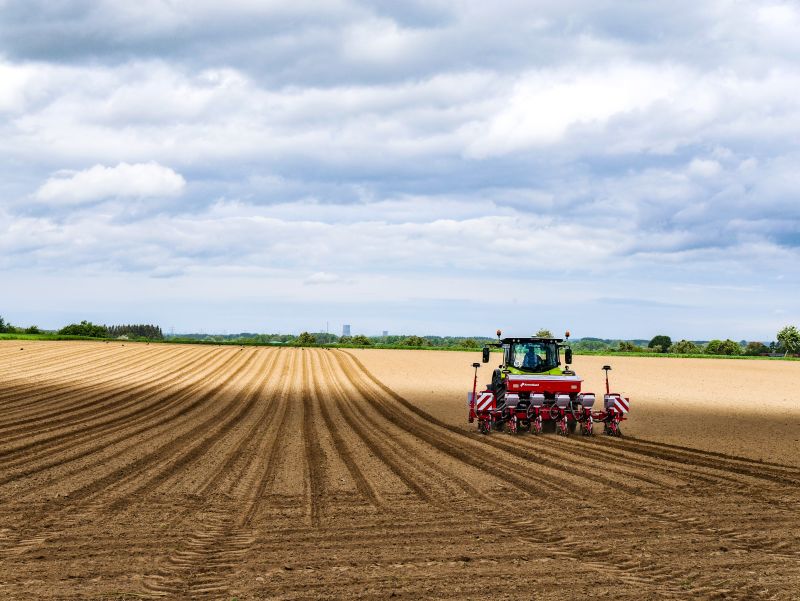 Kverneland Optima V, contains a hydraulic variable telescopic frame