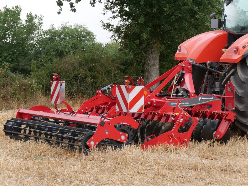 Kverneland QualidiscFarmer operating up to 10cm deep, user friendly setting and good levelling and controlled soil flow