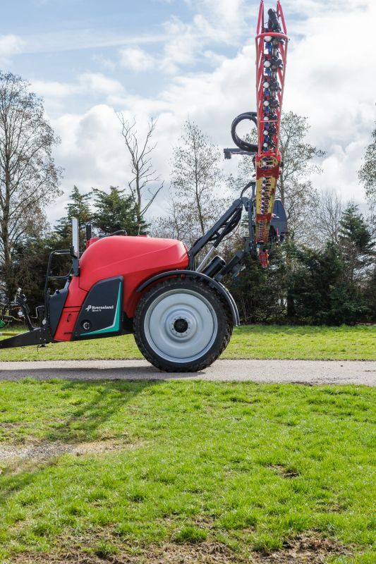 Kverneland iXtrack T3, compact sprayer, stable and precise with intelligent technology