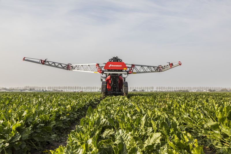 Kverneland iXtrack T3, compact sprayer, stable and precise with intelligent technology