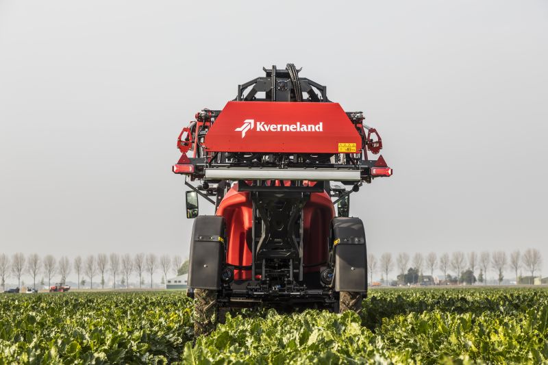 Kverneland iXtrack T3, compact sprayer, stable and precise with intelligent technology