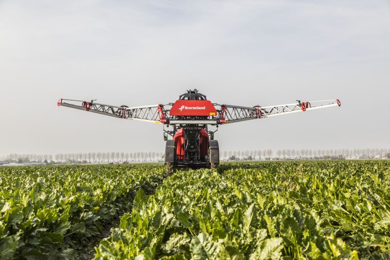 Kverneland iXtrack T3, compact sprayer, stable and precise with intelligent technology