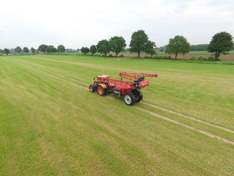 Kverneland iXtrack T4, effective, precise, stable and easy on field