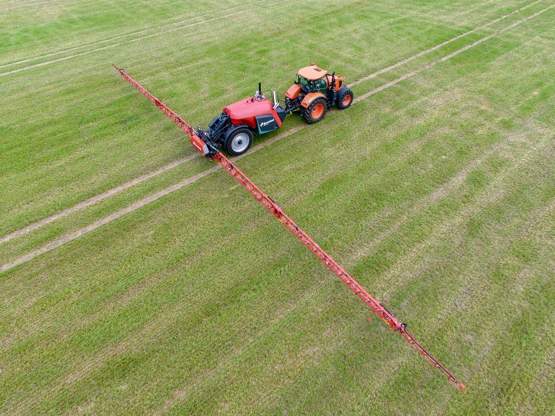 Kverneland iXtrack T4, effective, precise, stable and easy on field